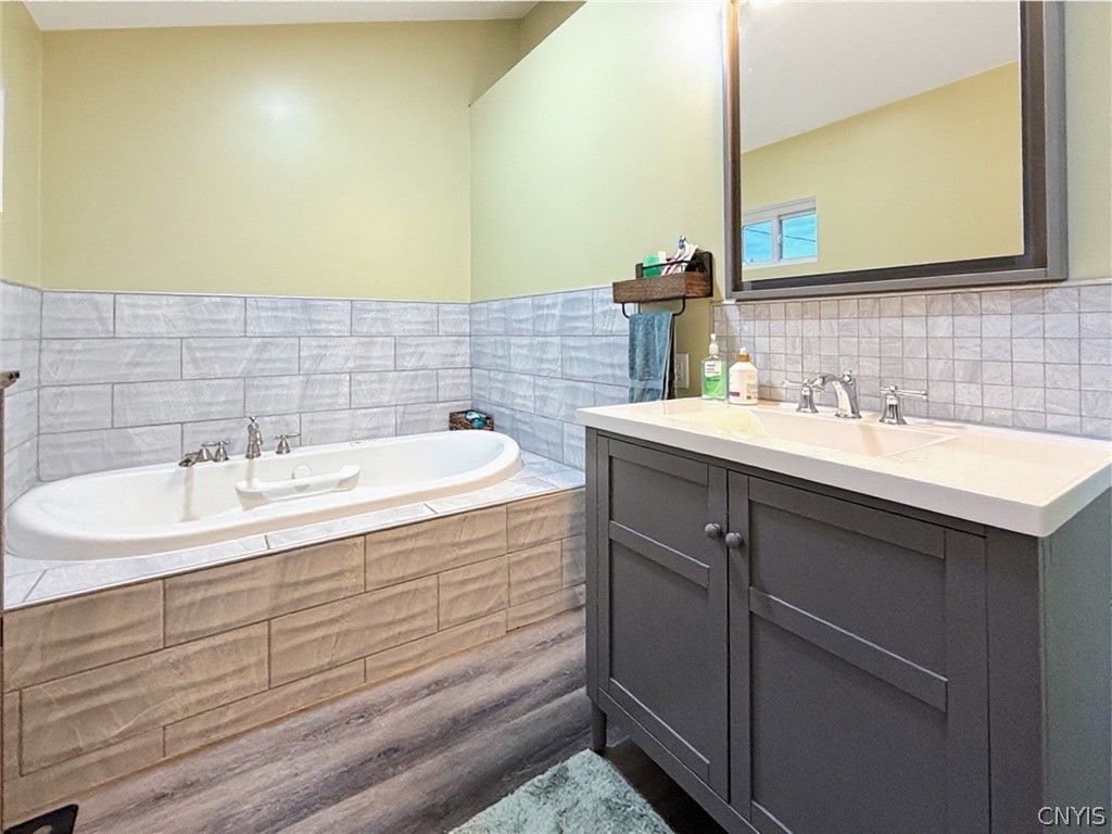 9112 River Road Marcy, NY 13403 - Photo 32 of 48 Primary Suite Bathroom