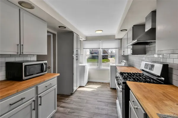 $2,200 | 4098 Bailey Avenue, Amherst, NY 14226