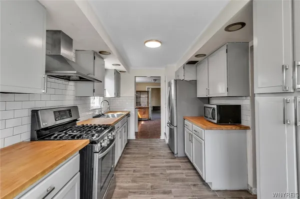 $2,200 | 4098 Bailey Avenue, Amherst, NY 14226