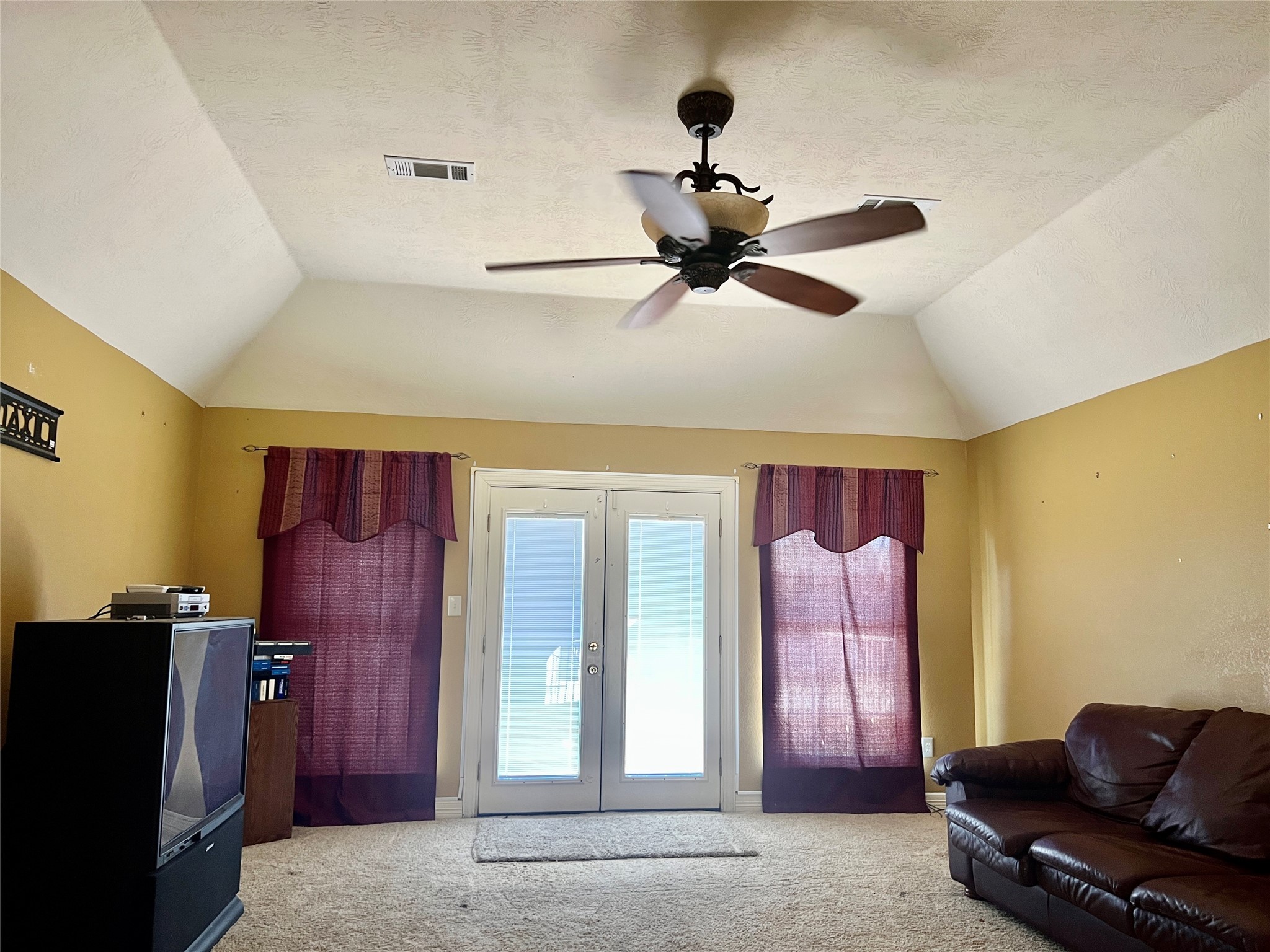 3301 Roya Court Port Arthur, TX 77642 - Photo 26 of 40 a living room with furniture and a ceiling fan