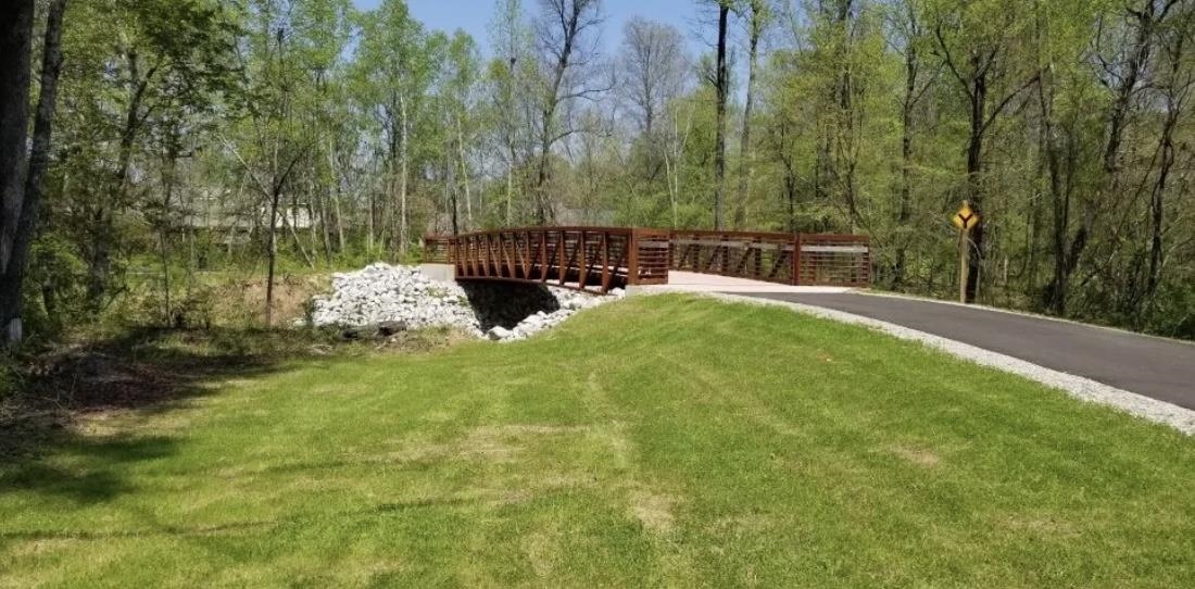7429 Gingerhill Lane Bartlett, TN 38133 - Photo 16 of 20 a view of a backyard with sitting area