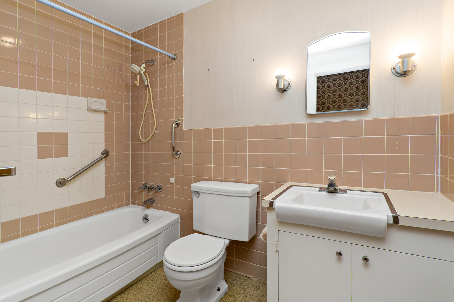 15-7 Scottsdale Road Centerville, MA 02632 - Photo 26 of 44 Bathroom 1