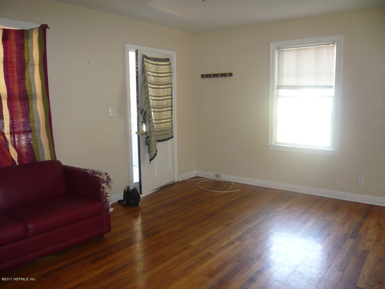 2128 Kingswood Road Jacksonville, FL 32207 - Photo 6 of 8 Living Room