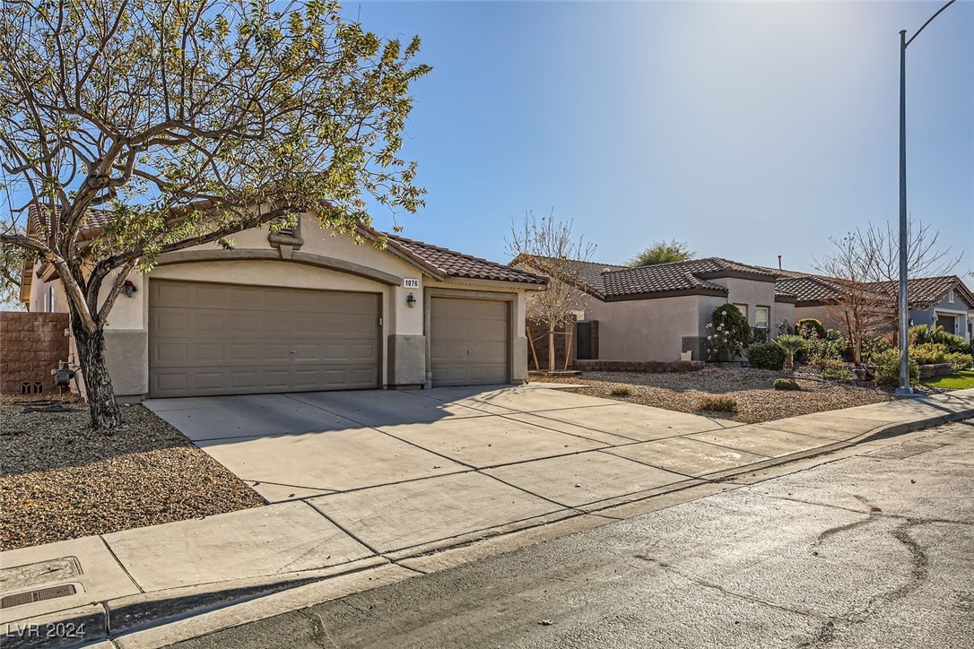 1076 Reed Point Court Henderson, NV 89002 - Photo 3 of 28 Gallery Image 3
