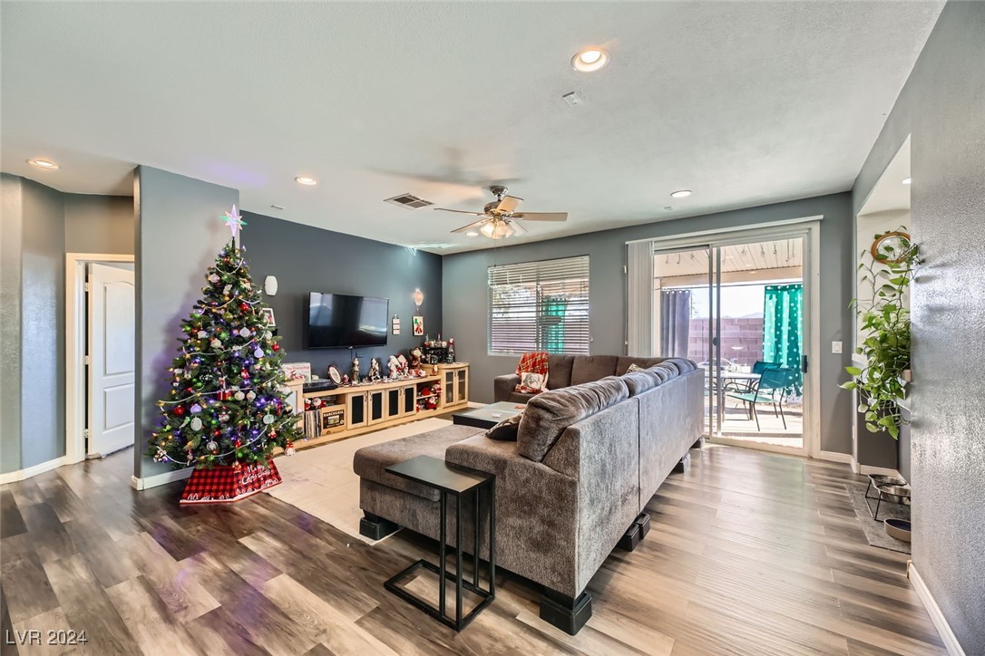 1076 Reed Point Court Henderson, NV 89002 - Photo 6 of 28 Gallery Image 6