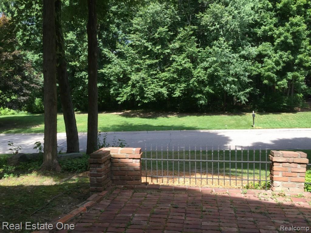33789 Hunters Pointe Road Farmington Hills, MI 48331 - Photo 6 of 22