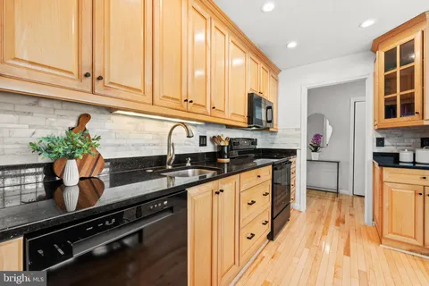 $935,000 | 11612 Clipstone Lane, Reston, VA 20191