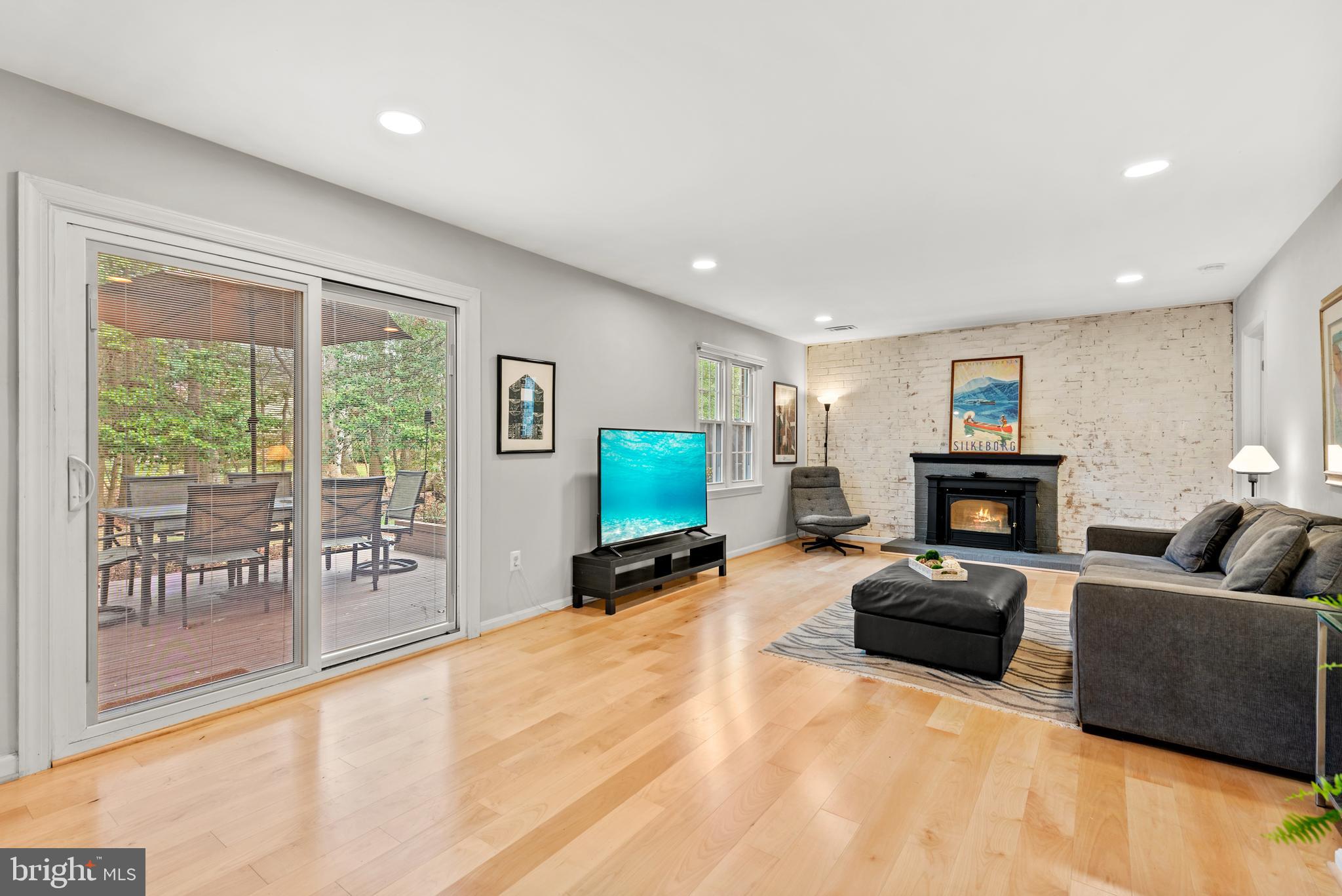 11612 Clipstone Lane Reston, VA 20191 - Photo 22 of 51 a living room with furniture and a flat screen tv
