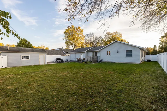 $2,300 | 2208 Root Street, Crest Hill, IL 60403