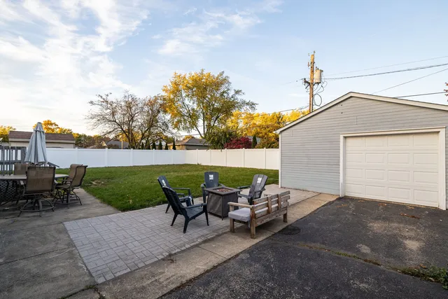 $2,300 | 2208 Root Street, Crest Hill, IL 60403