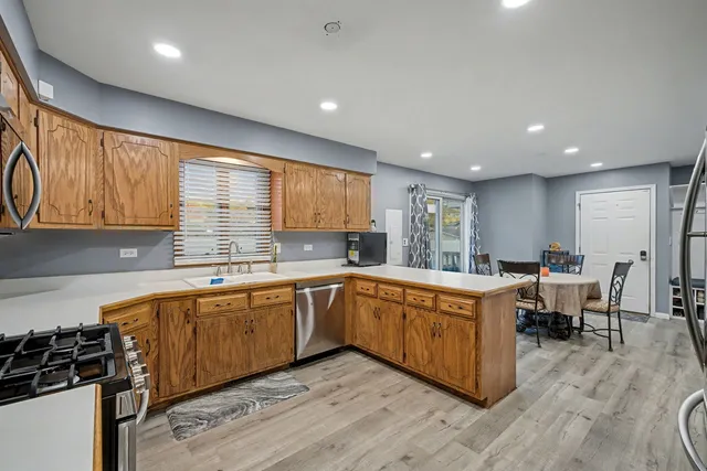 $2,300 | 2208 Root Street, Crest Hill, IL 60403