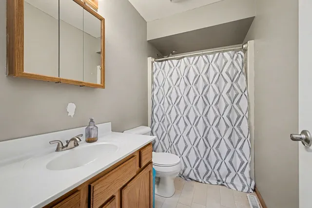 $2,300 | 2208 Root Street, Crest Hill, IL 60403