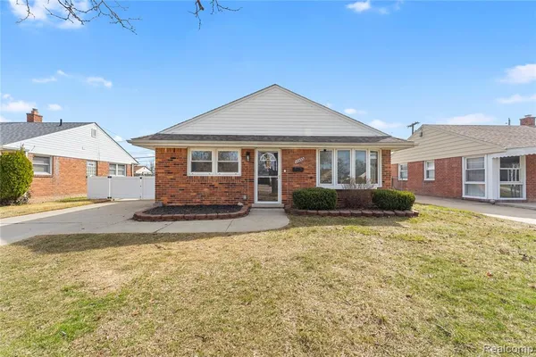 $220,000 | 18055 Hinton Street, Riverview, MI 48193