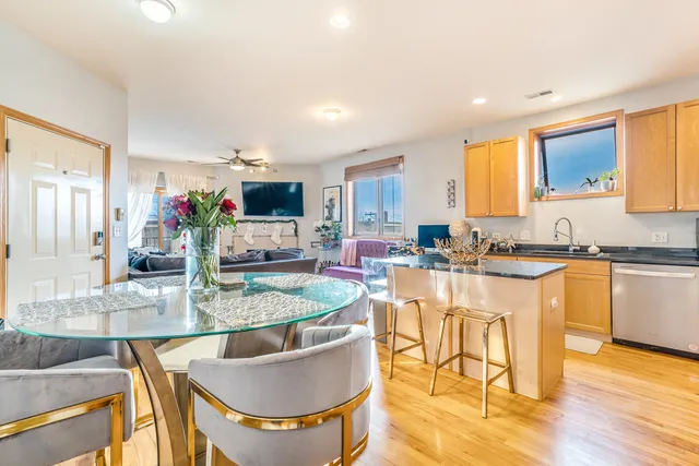 $260,000 | 4925 South Forrestville Avenue, Unit 3S, Chicago, IL 60615