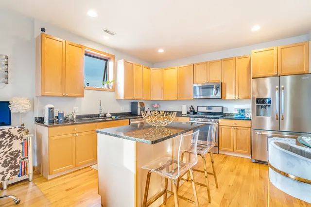 $260,000 | 4925 South Forrestville Avenue, Unit 3S, Chicago, IL 60615