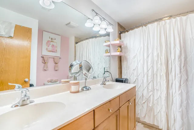 $260,000 | 4925 South Forrestville Avenue, Unit 3S, Chicago, IL 60615