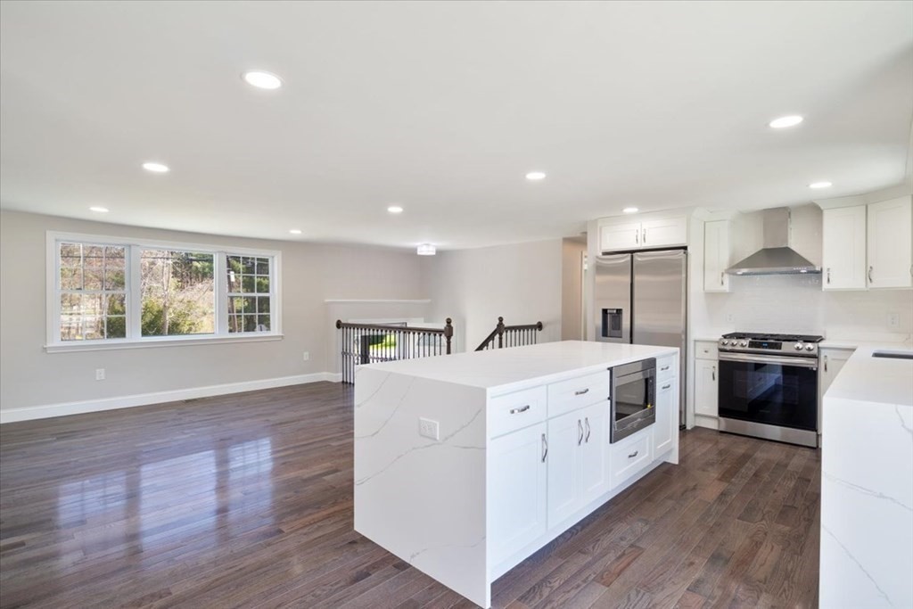 67 Bicknell Road Billerica, MA 01821 - Photo 3 of 20 Gallery Image 3