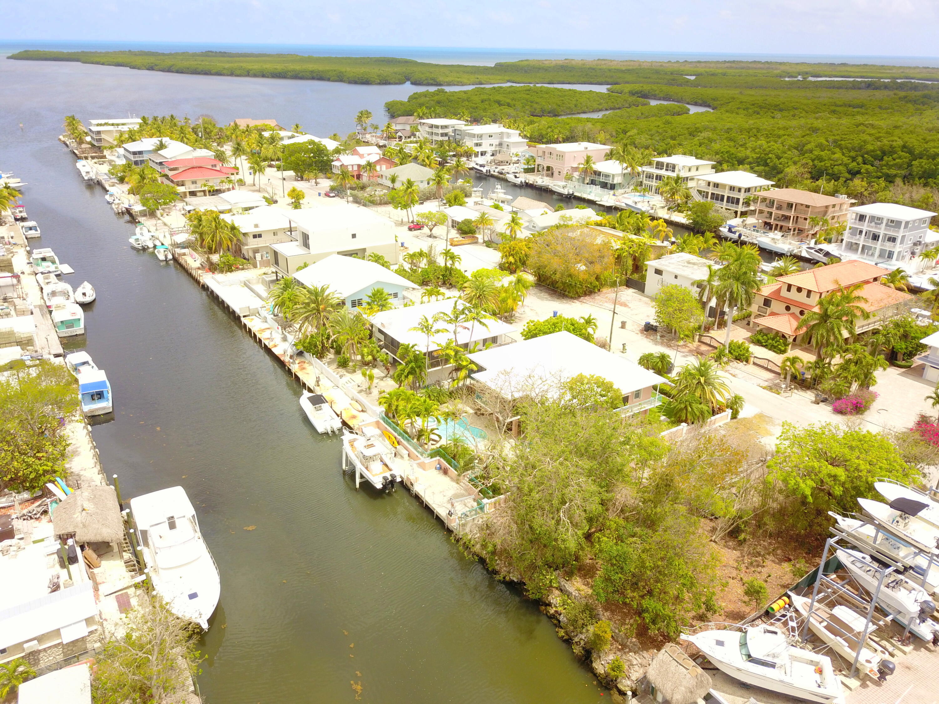8 South Exuma Road Key Largo, FL 33037 - Photo 4 of 18 a view of an ocean view