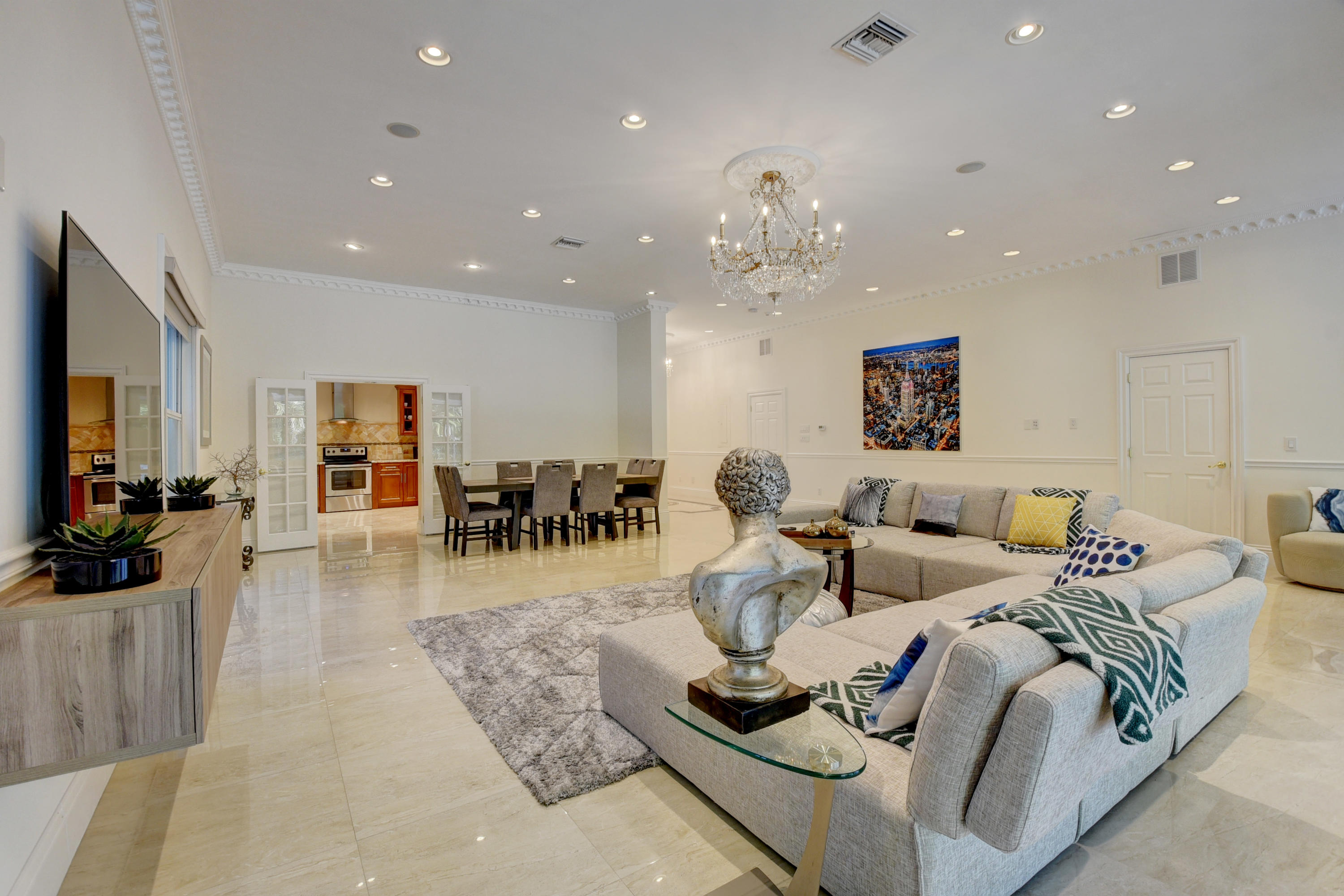 117 Northwest 8th Street Boca Raton, FL 33432 - Photo 5 of 43 Living Area