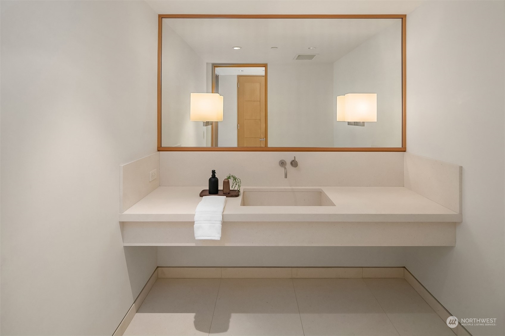 1829 Evergreen Point Road Medina, WA 98039 - Photo 15 of 39 a bathroom with a bathtub