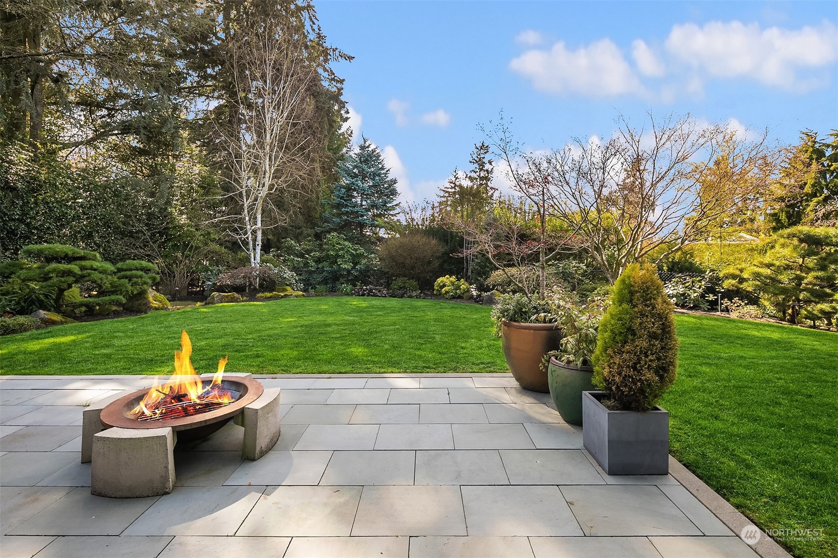 1829 Evergreen Point Road Medina, WA 98039 - Photo 35 of 39 a view of a garden with potted plants