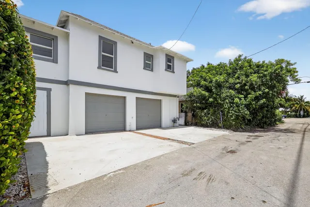 a view of a house with a garage