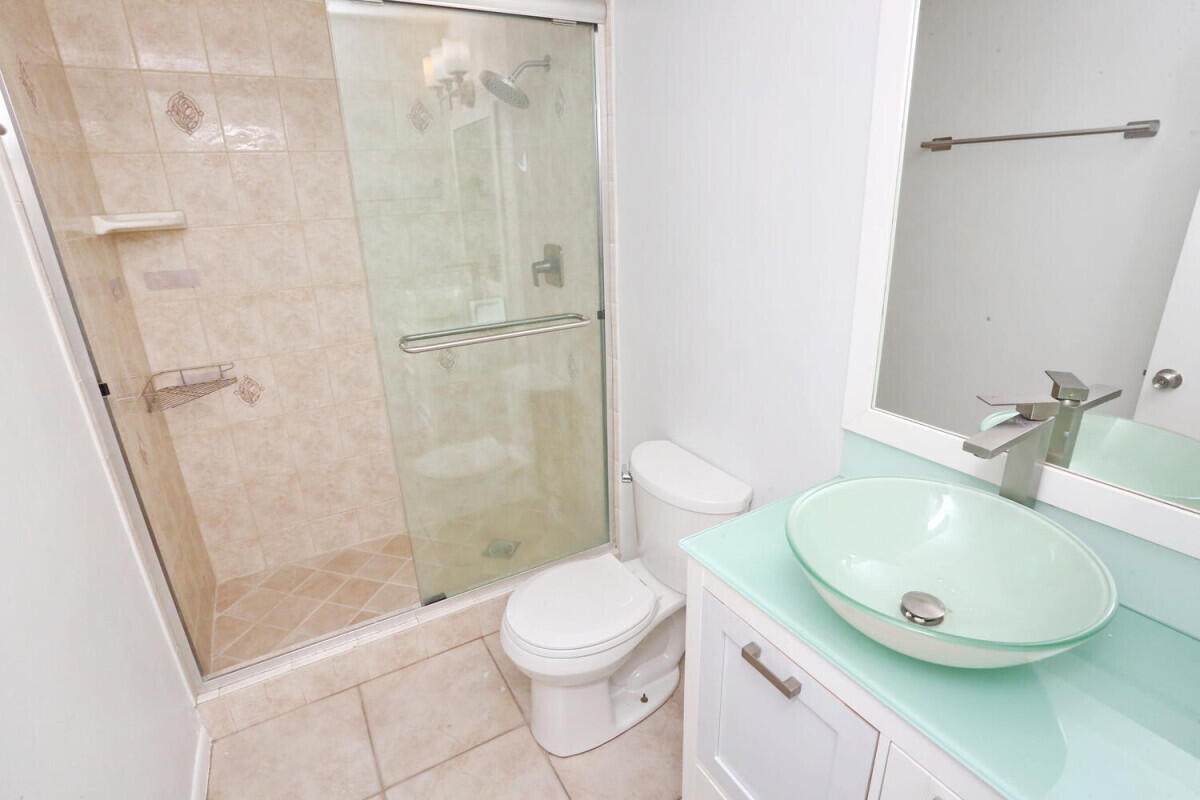 6459 Boca Circle Boca Raton, FL 33433 - Photo 15 of 32 14