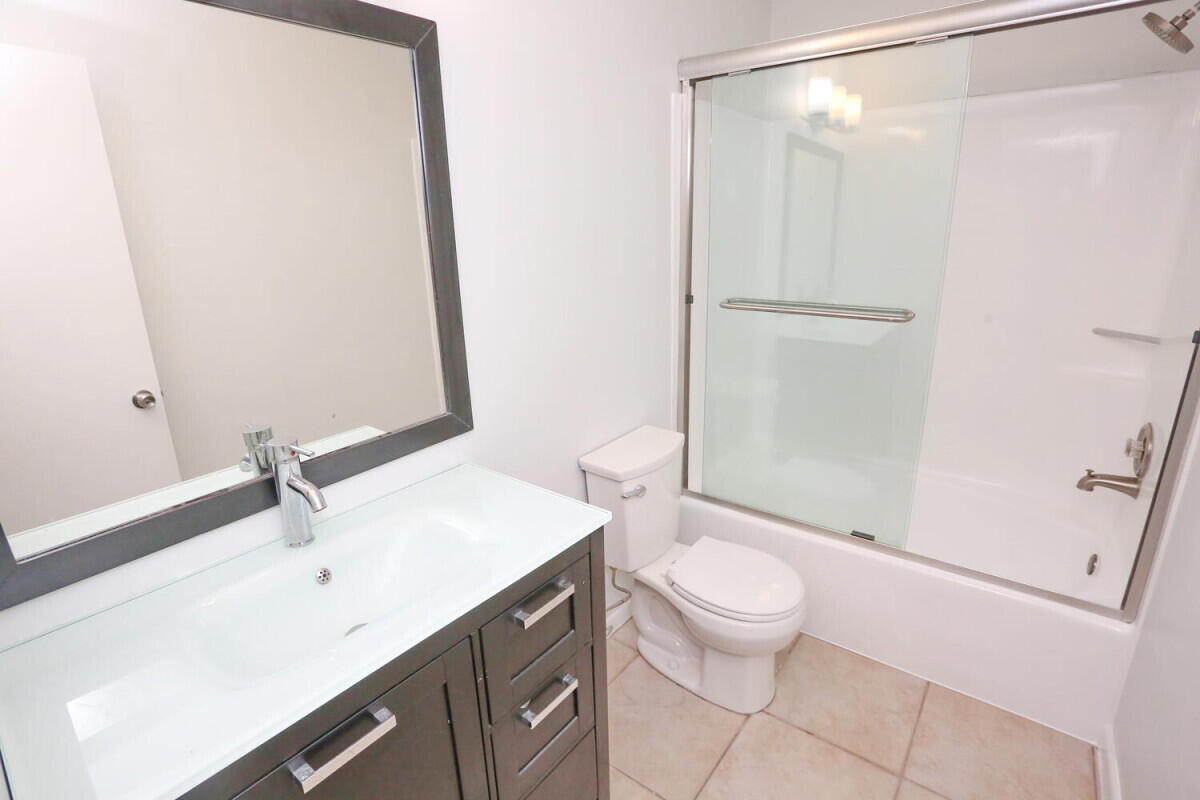 6459 Boca Circle Boca Raton, FL 33433 - Photo 18 of 32 17