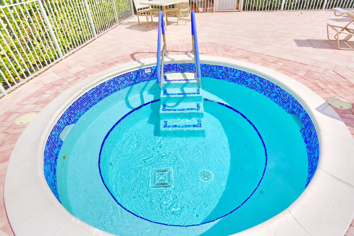 6459 Boca Circle Boca Raton, FL 33433 - Photo 28 of 32 27