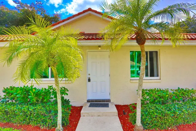$2,500 | 6459 Boca Circle, Boca Raton, FL 33433