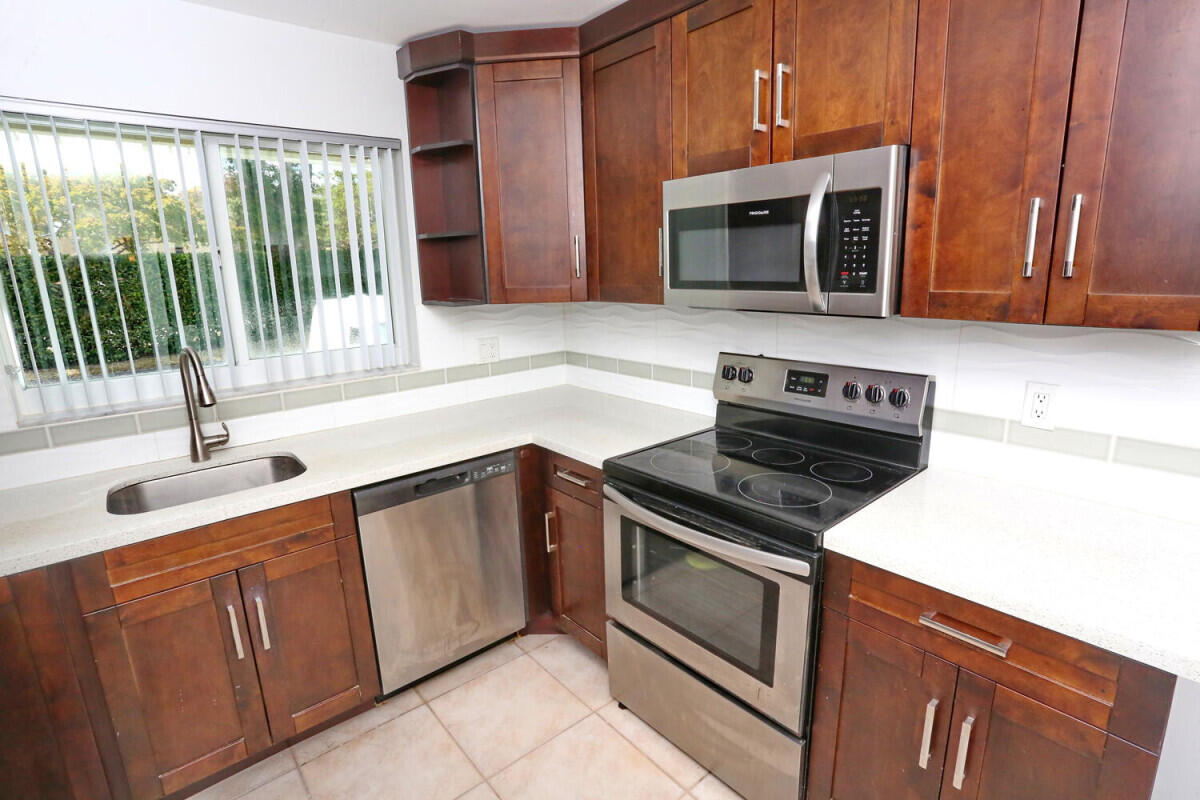 6459 Boca Circle Boca Raton, FL 33433 - Photo 3 of 32 3