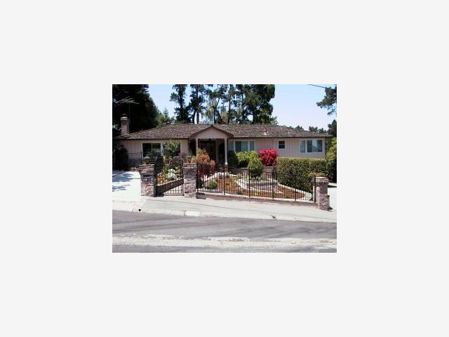 a picture of a living room with a rug