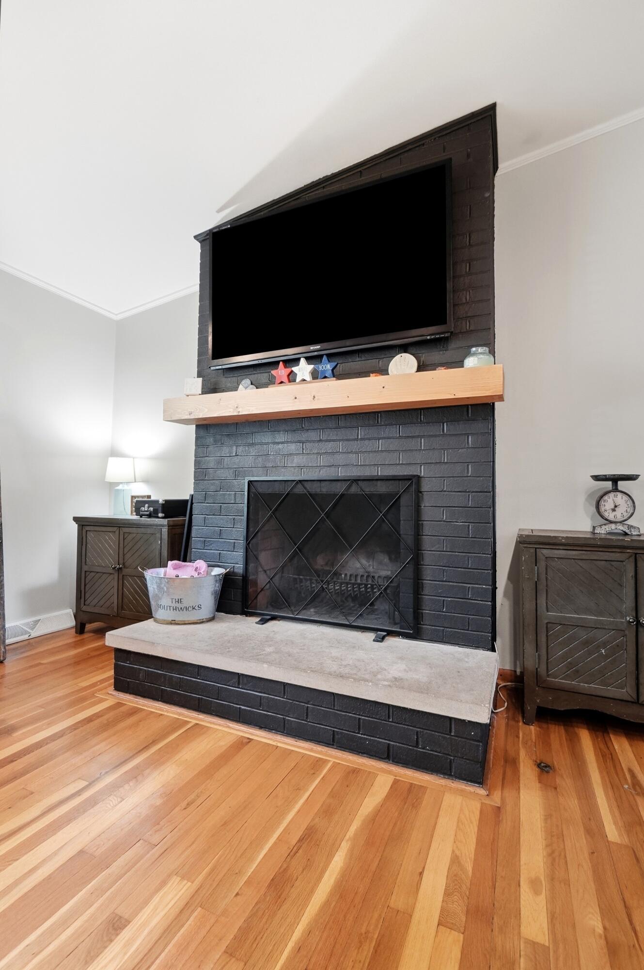 1381 Zollinger Road Columbus, OH 43221 - Photo 7 of 68 015