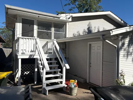 a view of entryway with a front door