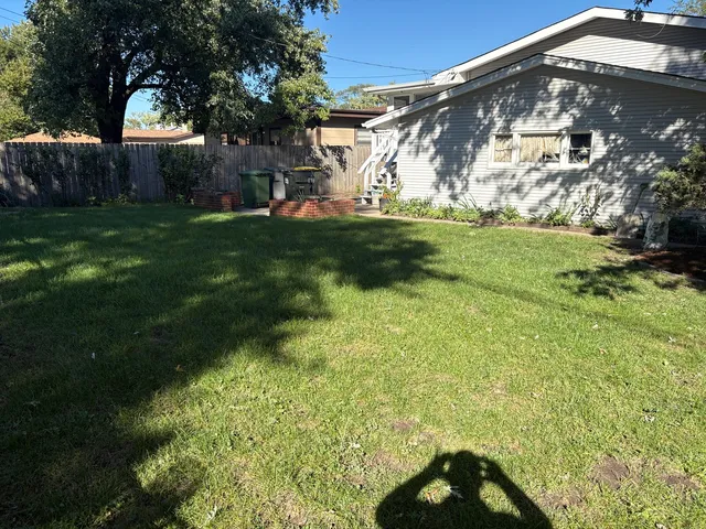 a view of a back yard of the house