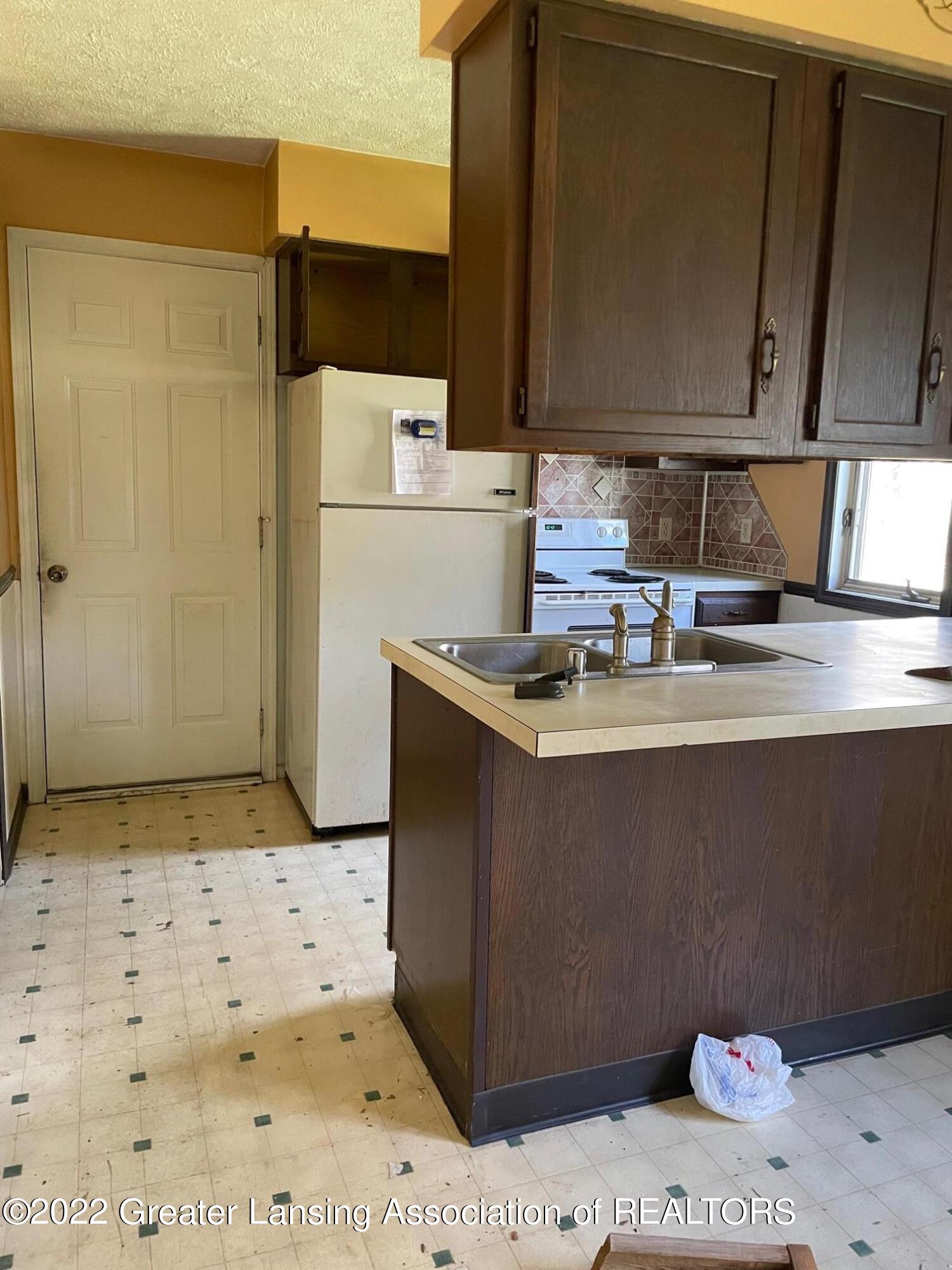 1348-1350 West Stoll Road Dewitt, MI 48820 - Photo 2 of 10 1348 W. Stoll Kitchen