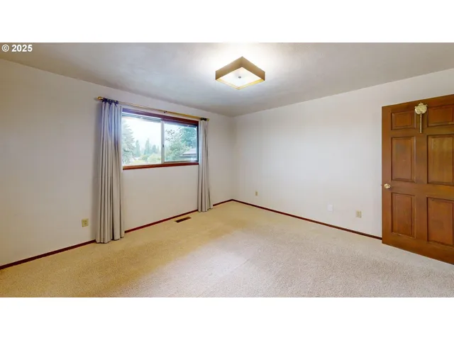 a black and white photo of a room