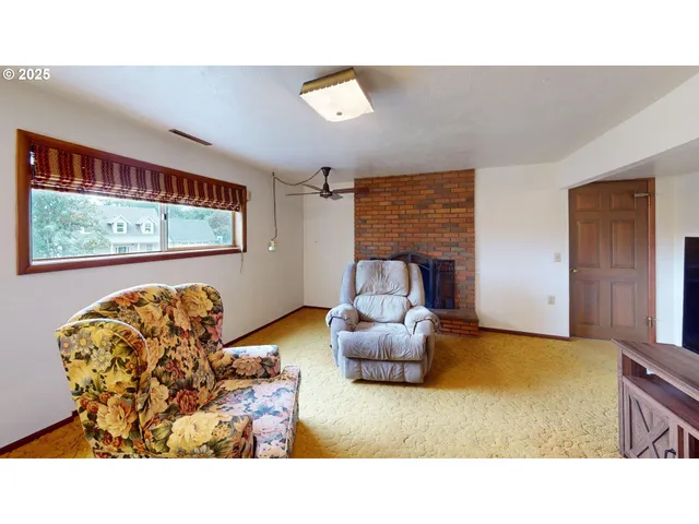 a black and white photo of a room