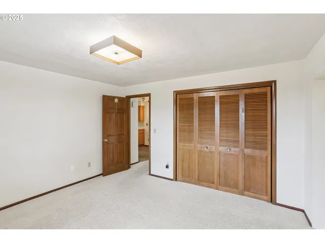 a view of empty room with floor to ceiling window