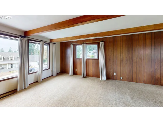 a black and white photo of a room