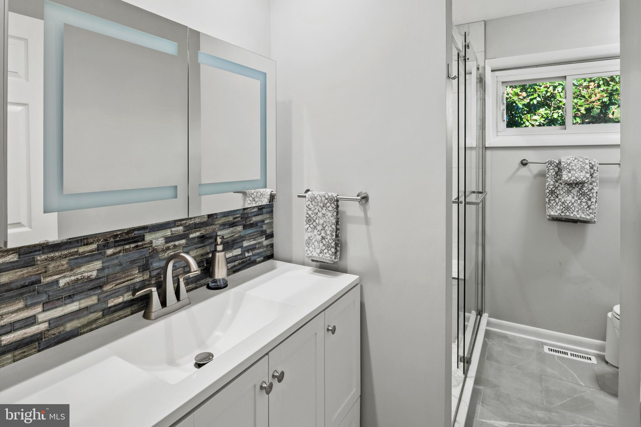 12500 Thompson Road Bowie, MD 20720 - Photo 23 of 48 Bathroom 2 (Hall Bathroom)