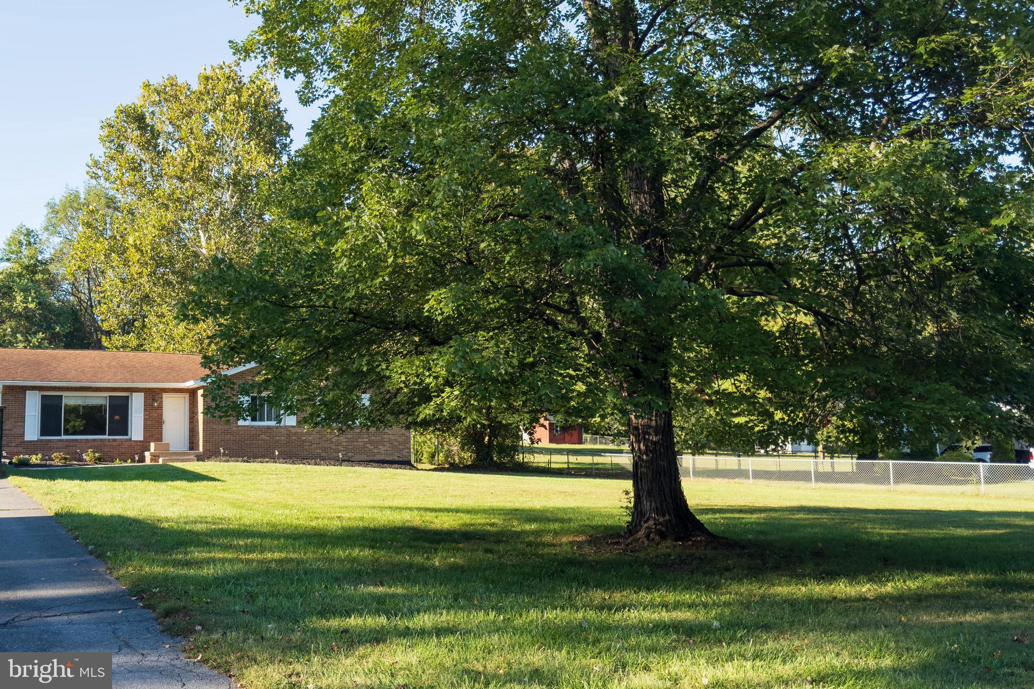 12500 Thompson Road Bowie, MD 20720 - Photo 4 of 48 Front Yard