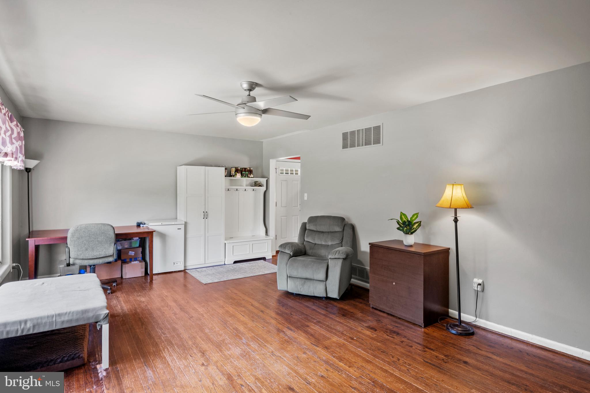 12500 Thompson Road Bowie, MD 20720 - Photo 8 of 48 Living Room (alt view)