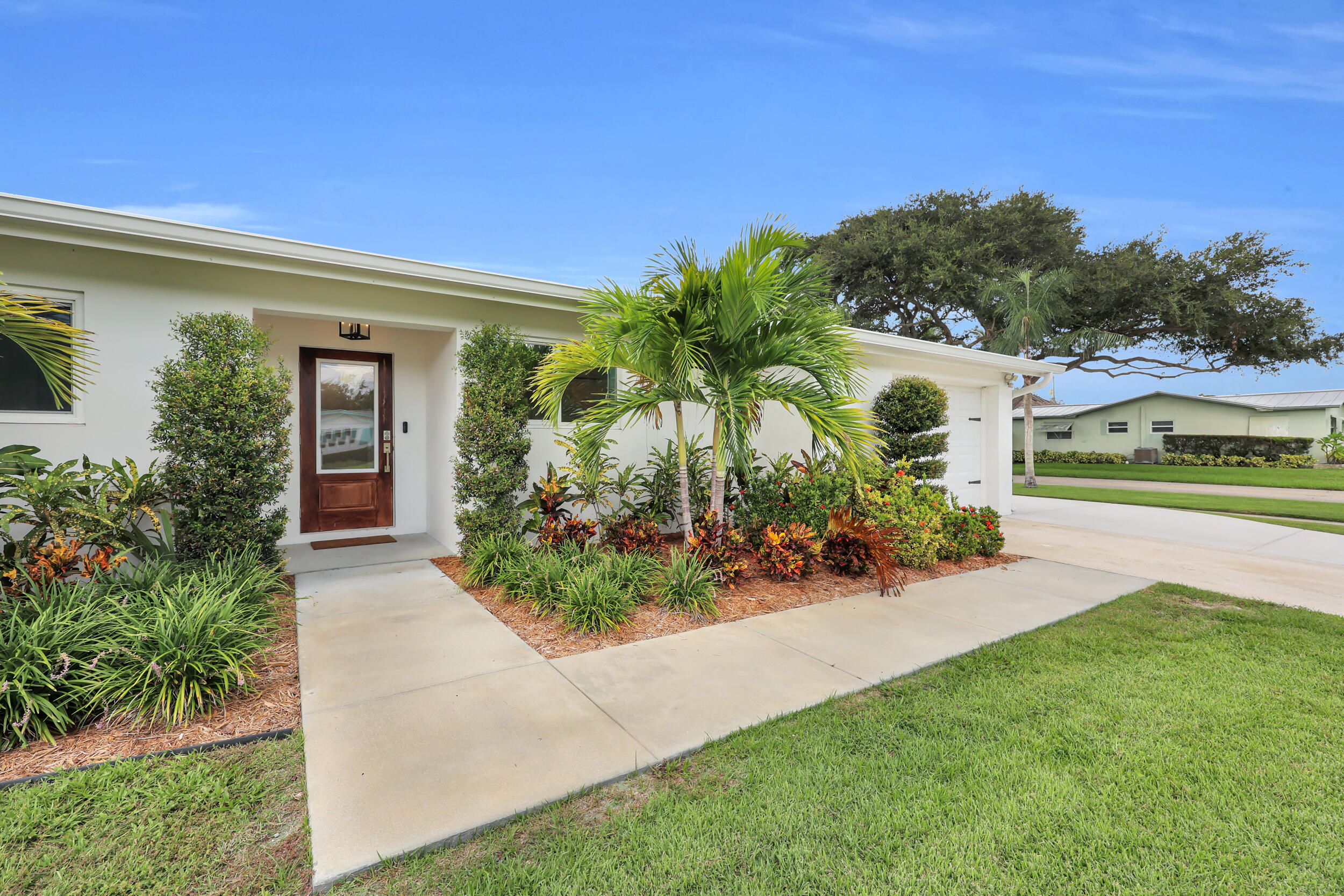 72 Willow Road Tequesta, FL 33469 - Photo 5 of 41 006_svz7