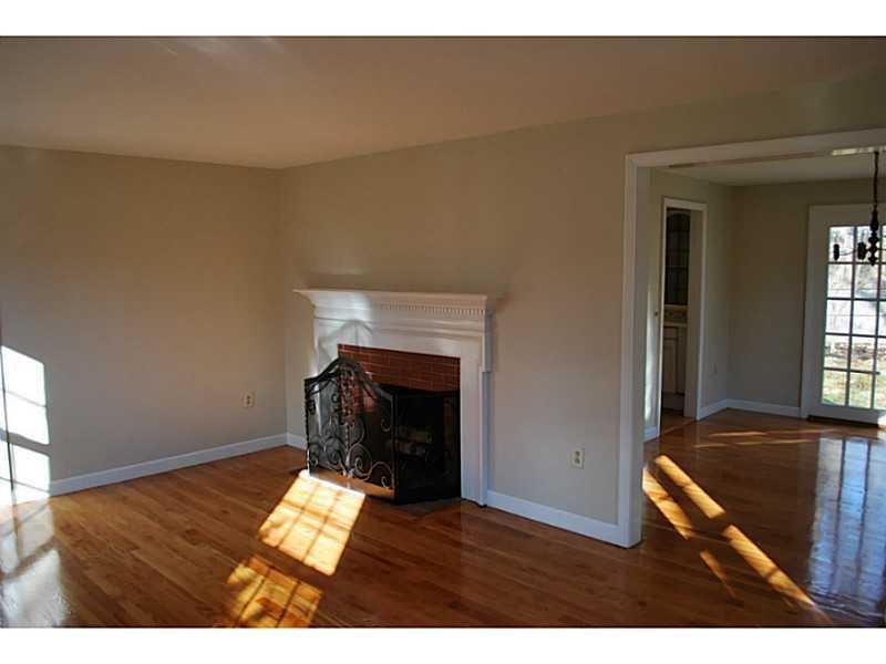 17 Fieldstone Road Cape Elizabeth, ME 04107 - Photo 15 of 34 Living Room.