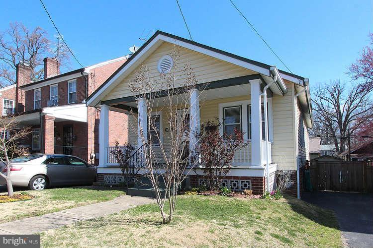 809 Philadelphia Avenue Silver Spring, MD 20910 - Photo 2 of 30 Exterior (Front)