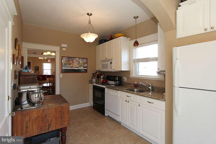 809 Philadelphia Avenue Silver Spring, MD 20910 - Photo 12 of 30 Kitchen4