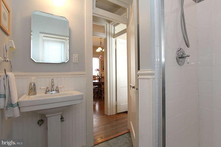 809 Philadelphia Avenue Silver Spring, MD 20910 - Photo 18 of 30 Bath1