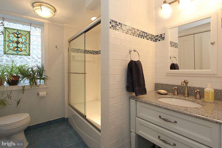 809 Philadelphia Avenue Silver Spring, MD 20910 - Photo 23 of 30 Bath2