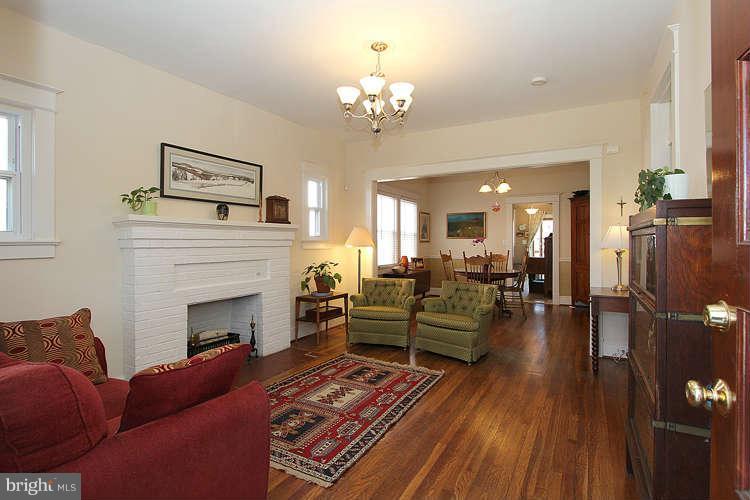 809 Philadelphia Avenue Silver Spring, MD 20910 - Photo 5 of 30 Living Room2
